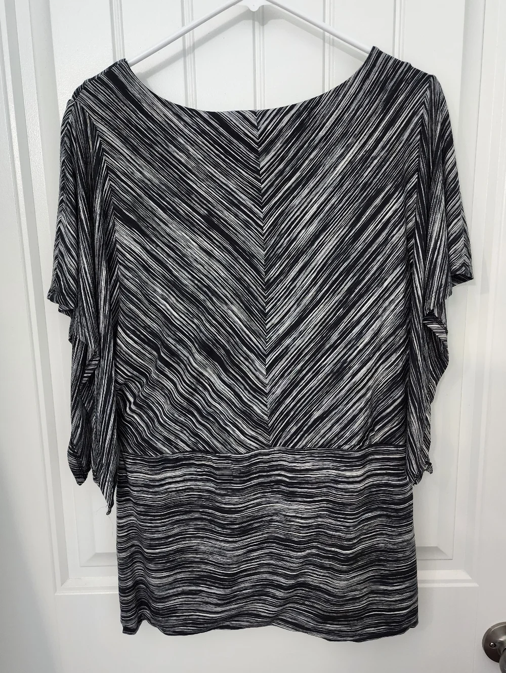 White House Black Market Black & White Striped Stretch Kimono Top, Size Large - Picture 2 of 6